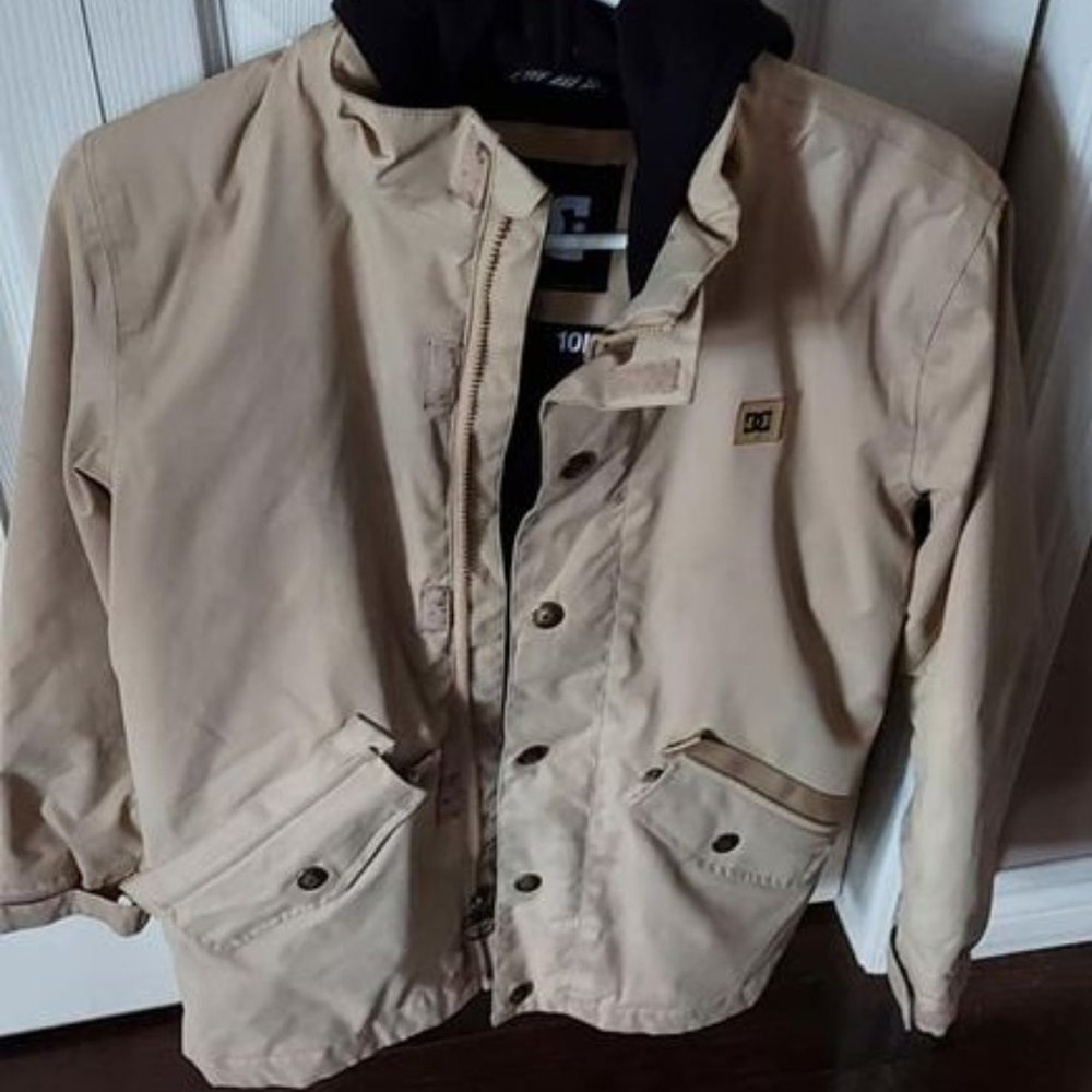 Bone coloured DC boys snowboard coat